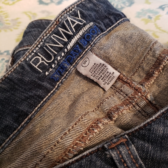 Runway Refuge Jeans - Picture 3 of 5